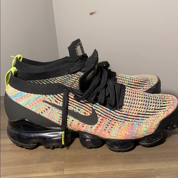 vapormax 3 multicolor